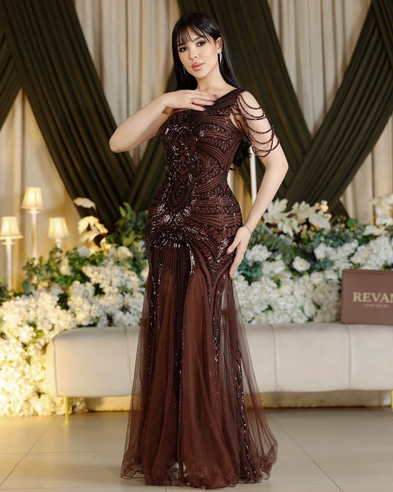 Evening dress with geometric embroidery and one-shoulder embellishment