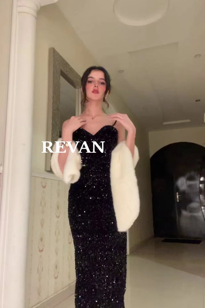 فستان سهرة ضيق ترتر من ريڤــان