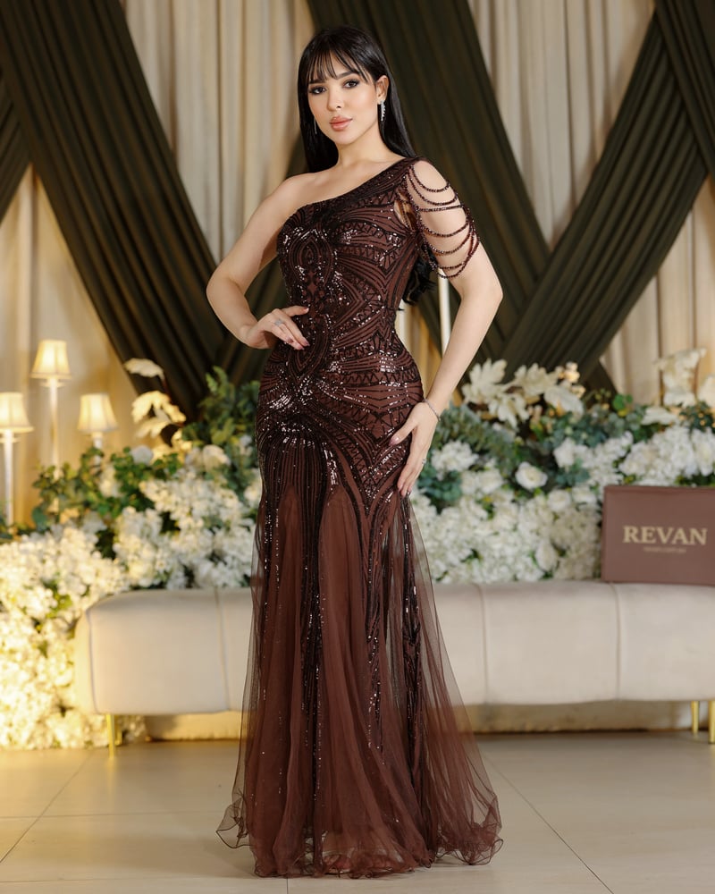 Evening dress with geometric embroidery and one-shoulder embellishment