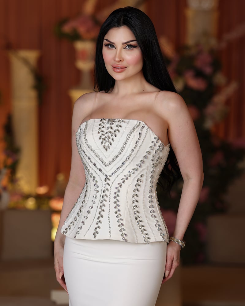 فستان سهرة فاخر بتصميم أنثوي من ريڤــان