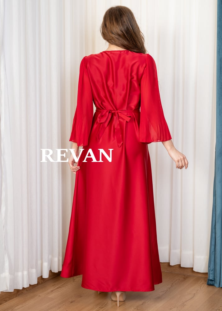 A royal dress with an elegant design and luxurious touches