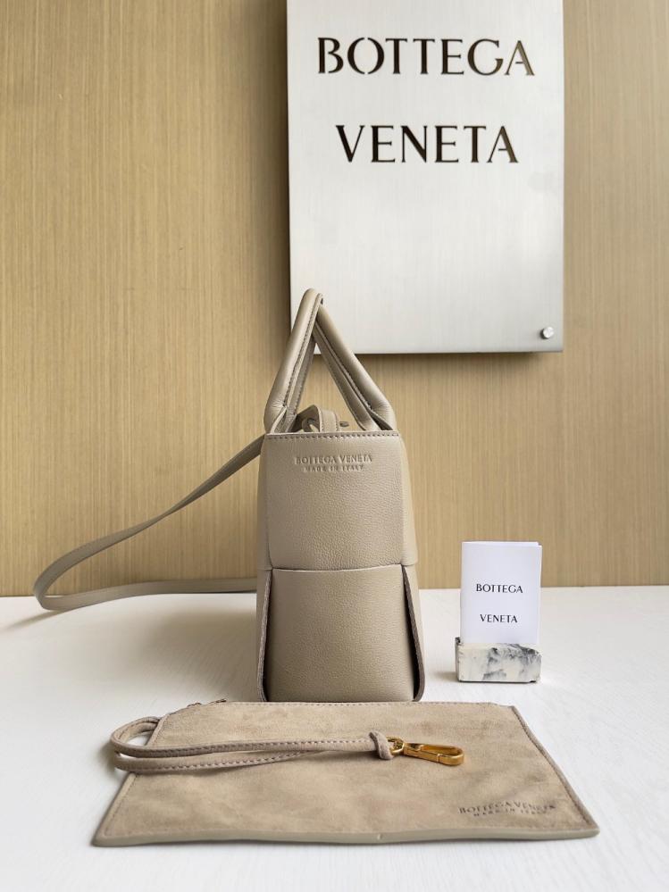 بوتيقا Mini Arco Tote مقاس 25cm
