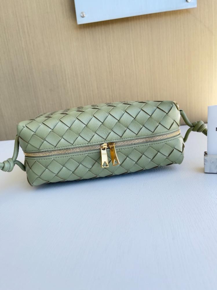 بوتيقا Loop small Bag مقاس 22cm
