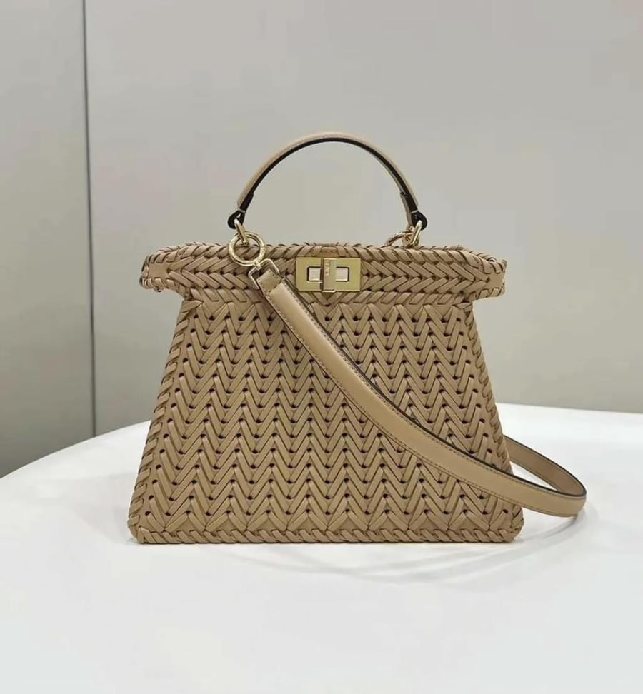فندي بيكابو اي سيو Peekaboo ISeeU Small مقاس صغير 27cm