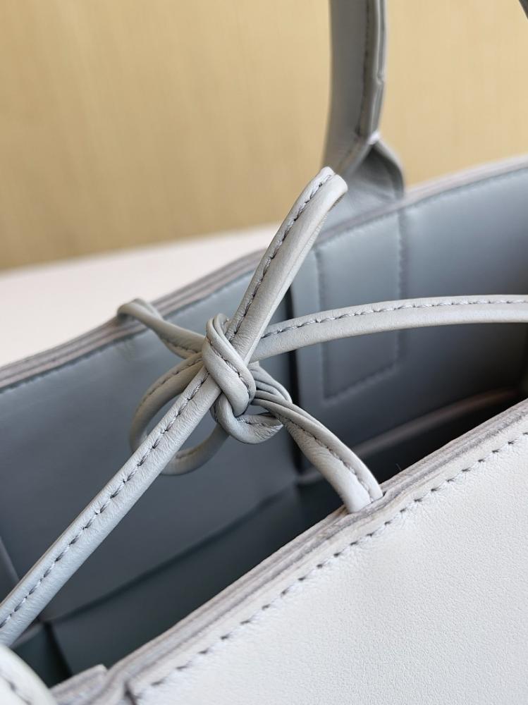 بوتيقا Mini Arco Tote مقاس 25cm