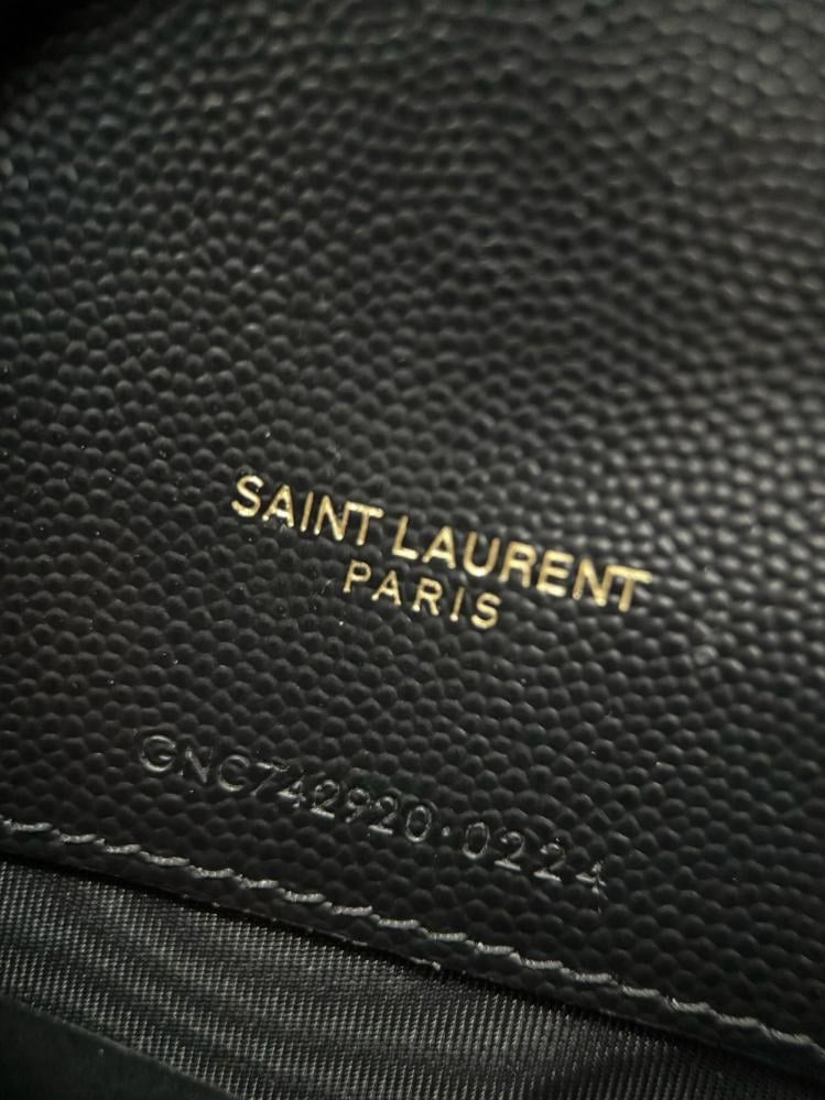 سان لوران CASSANDRE ENVELOPE CHAIN WALLET مقاس 19cm