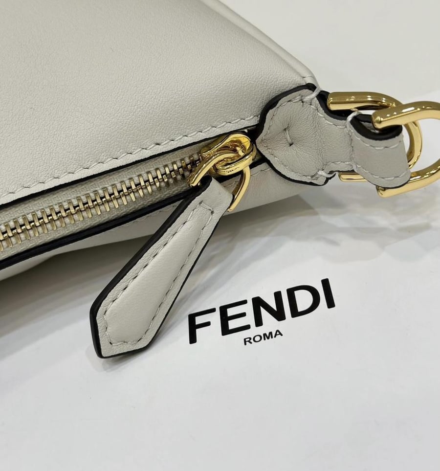 فندي قرافي ميني Fendigraphy Mini مقاس 20cm