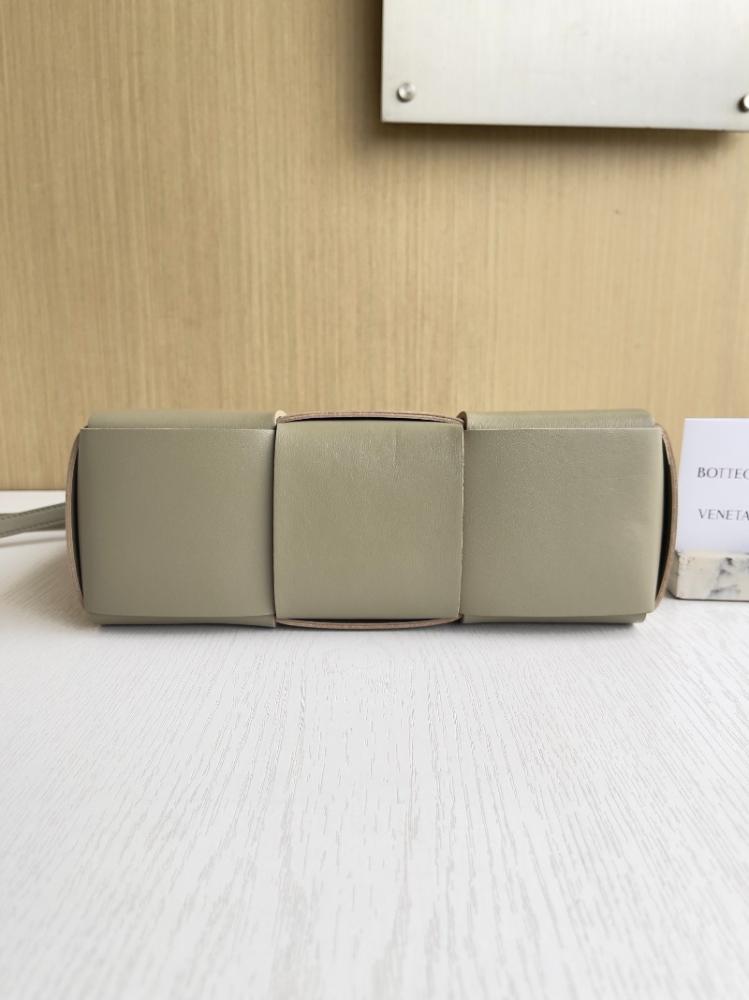 بوتيقا Mini Arco Tote مقاس 25cm