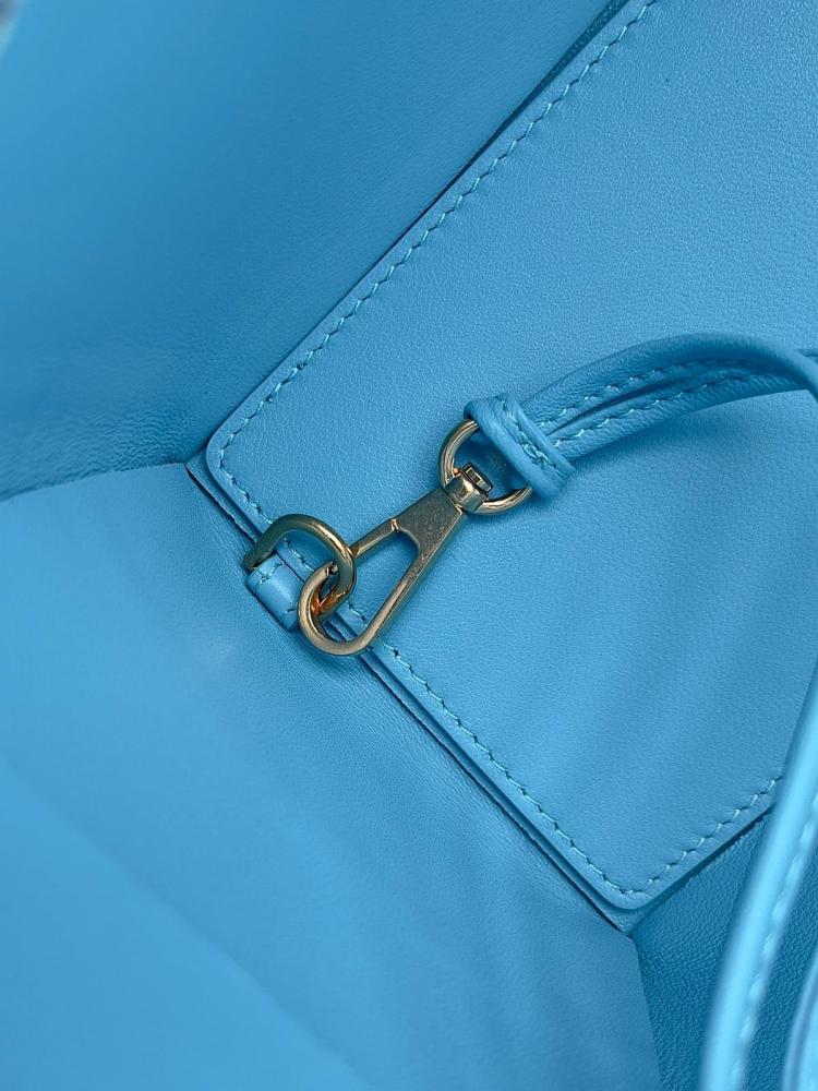 Boutique Small Arco Tote size 30cm