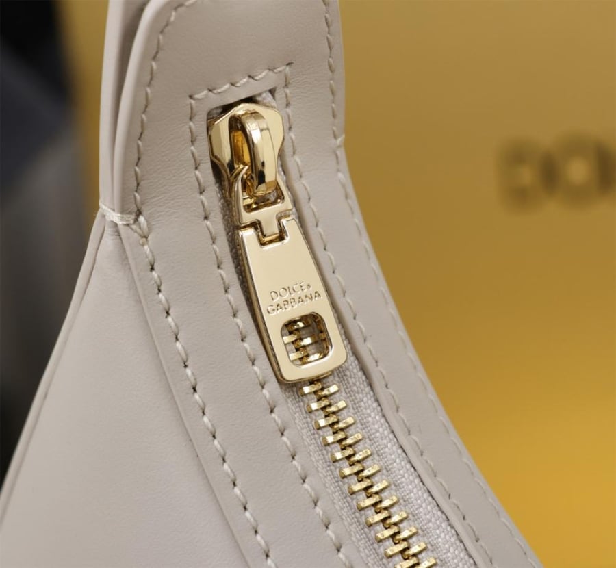 دولتشي شنطة 3.5 shoulder bag