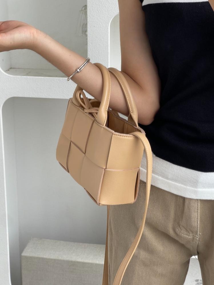 بوتيقا Candy Arco Tote مقاس 20cm