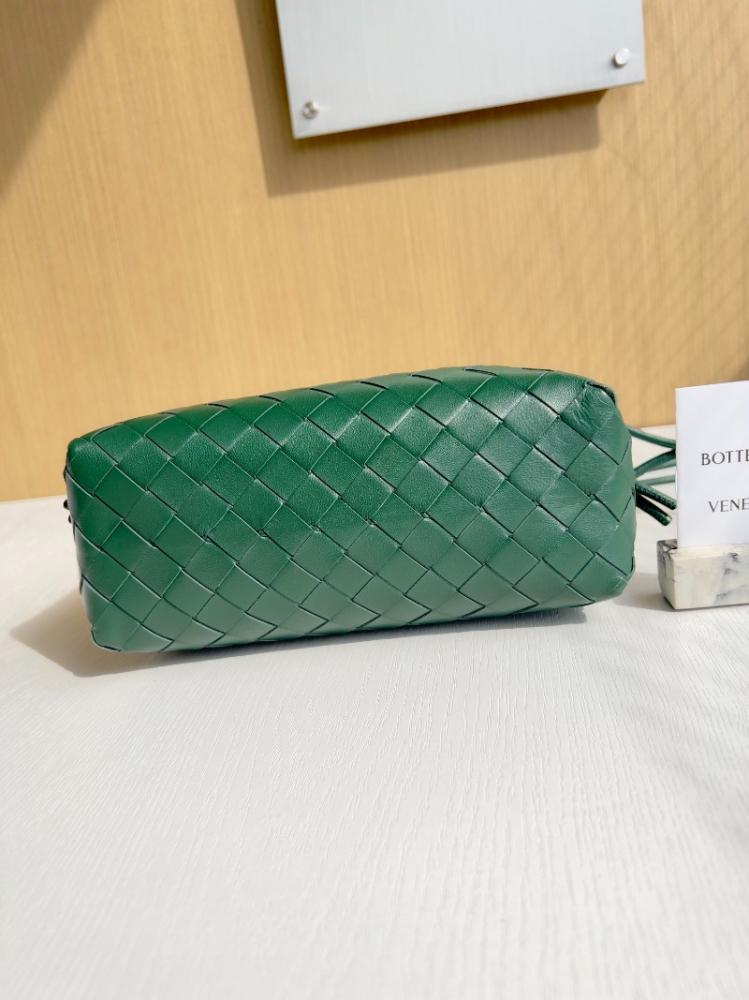 بوتيقا Loop small Bag مقاس 22cm