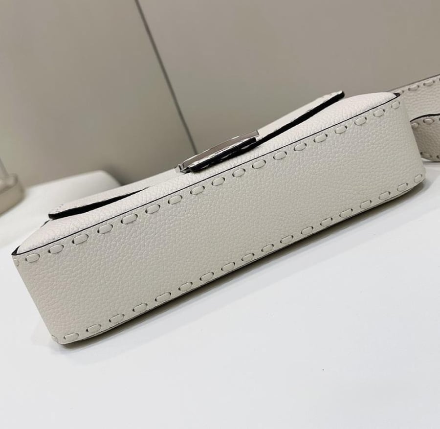 فندي Baguette مقاس وسط 27cm