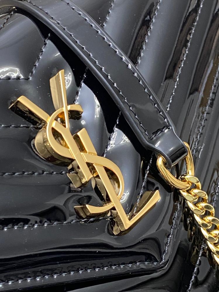 سان لوران CASSANDRE ENVELOPE CHAIN WALLET مقاس 19cm