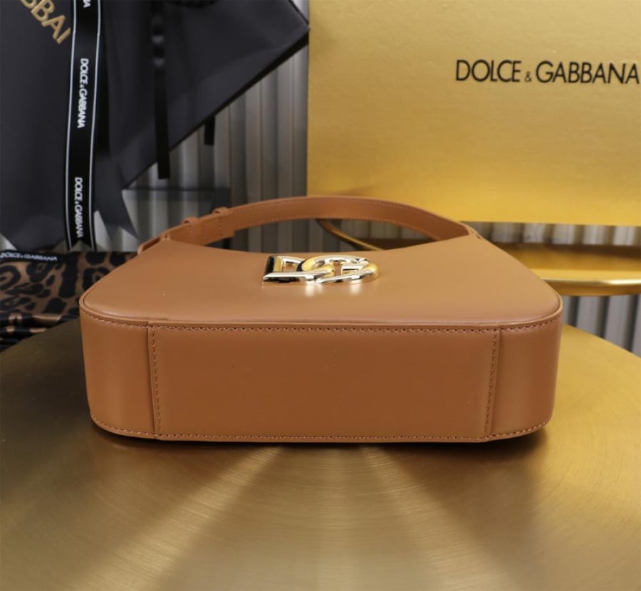 دولتشي شنطة 3.5 shoulder bag