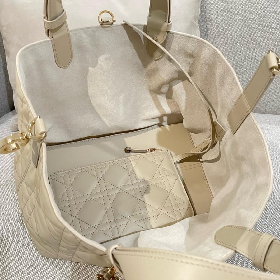 Medium Dior Toujours Bag مقاس وسط
