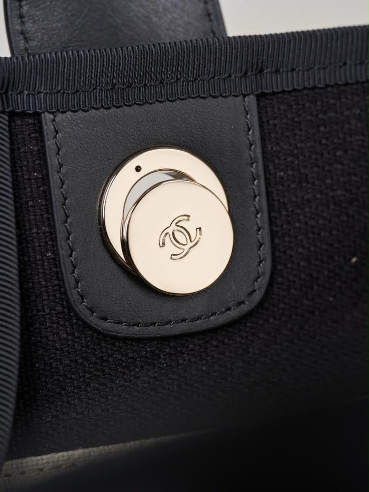 شانيل توت باق black Chanel Deauville canvas tote