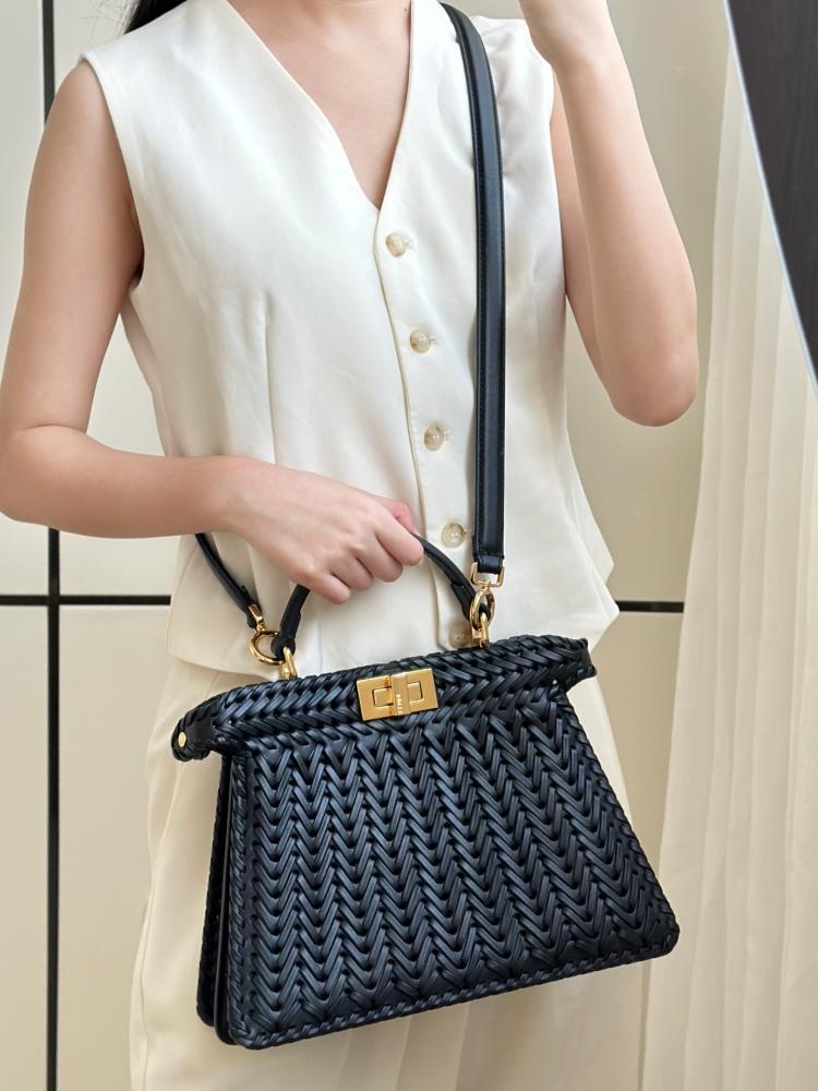 فندي بيكابو اي سيو Peekaboo ISeeU Small مقاس صغير 27cm