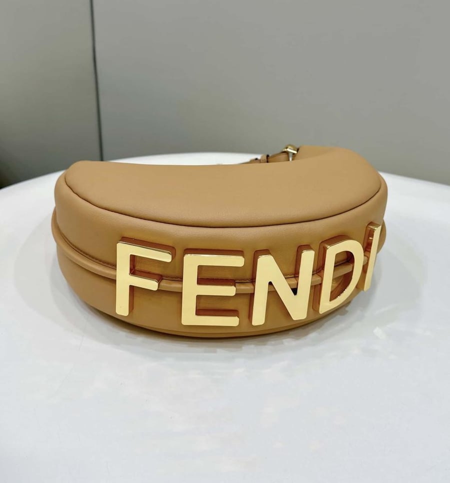 فندي قرافي سمول Fendigraphy Small مقاس 29cm
