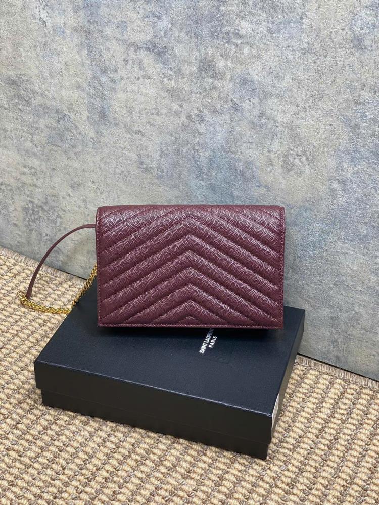 سان لوران CASSANDRE ENVELOPE CHAIN WALLET مقاس 19cm