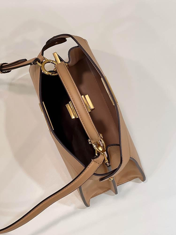 فندي بيكابو اي سيو Peekaboo ISeeU Small مقاس صغير 27cm