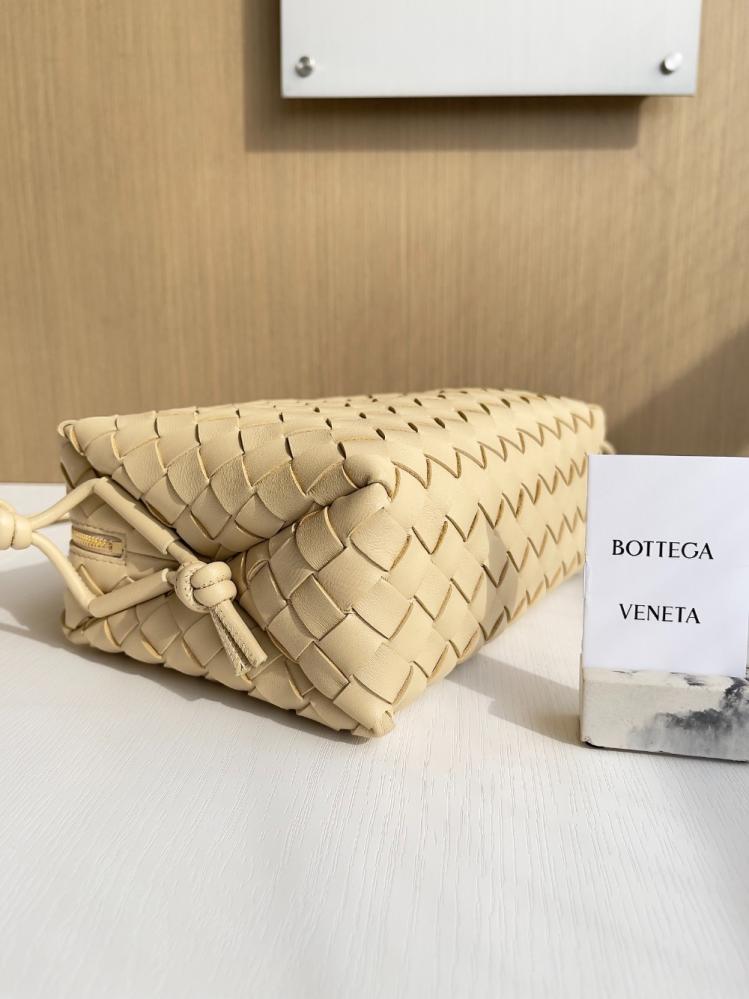 بوتيقا Loop small Bag مقاس 22cm