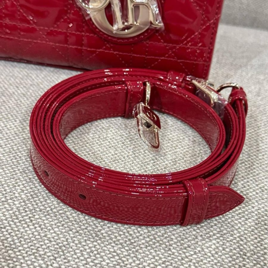 ديور ليدي دي جوي سمول Dior Lady D-Joy small Bag  مقاس صغير كرزي لامع