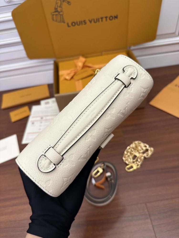 Louis Vuitton Pochette Métis East West