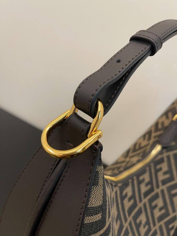 فندي Fendigraphy Small مقاس 29cm
