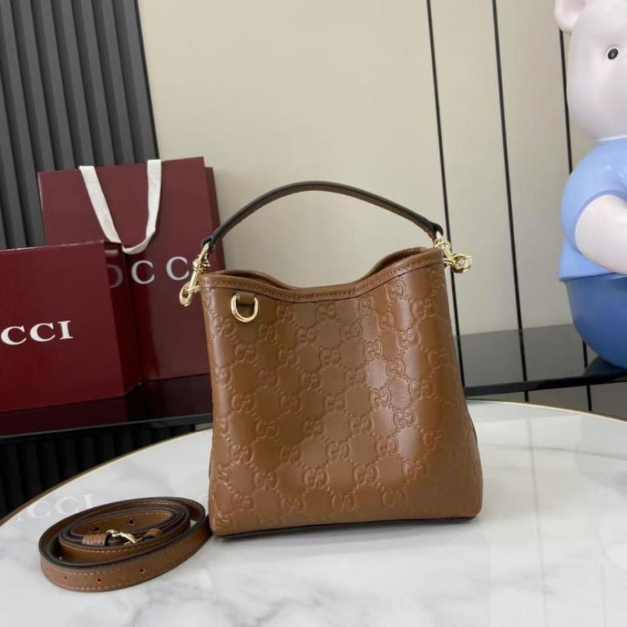 قوتشي جيجي امبلم سمول بوكت GG Emblem small bucket bag