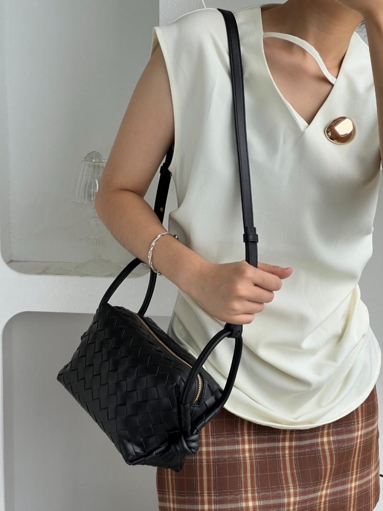 بوتيقا Top Handle Loop
