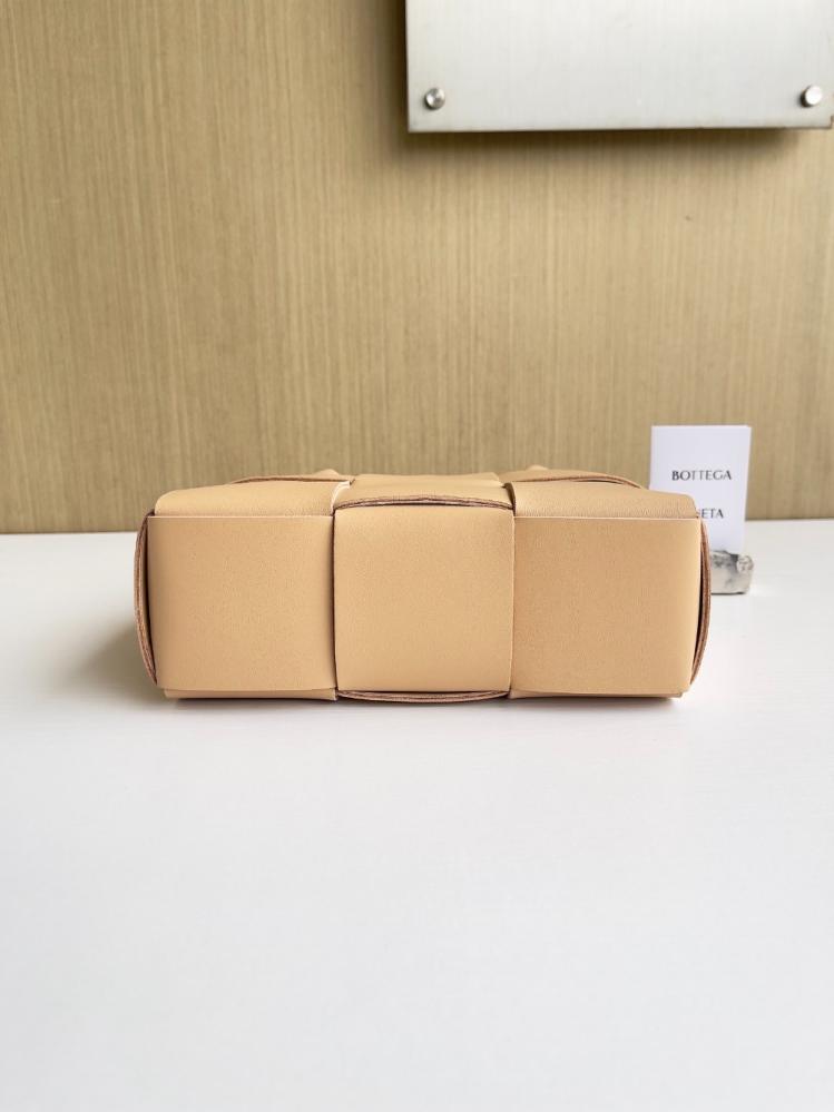 بوتيقا Candy Arco Tote مقاس 20cm