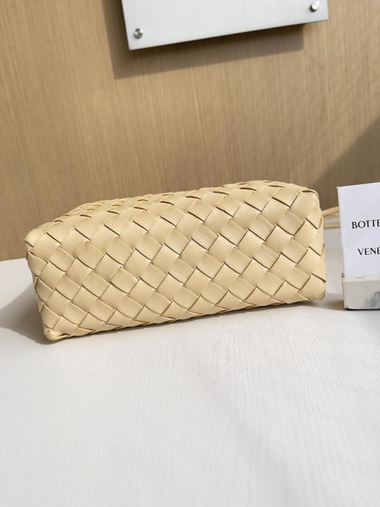 بوتيقا Loop small Bag مقاس 22cm