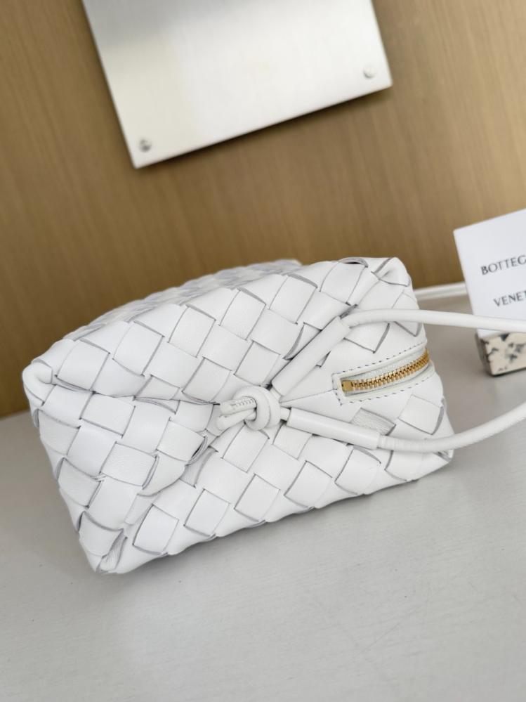 بوتيقا Loop small Bag مقاس 22cm