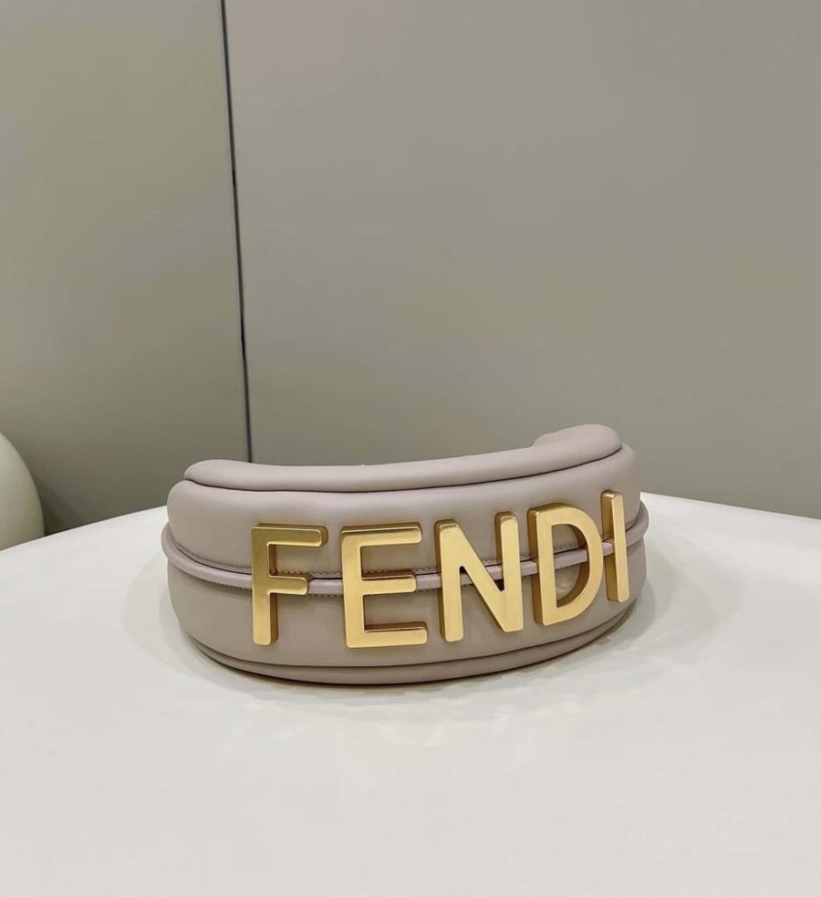 فندي قرافي سمول Fendigraphy Small مقاس 29cm