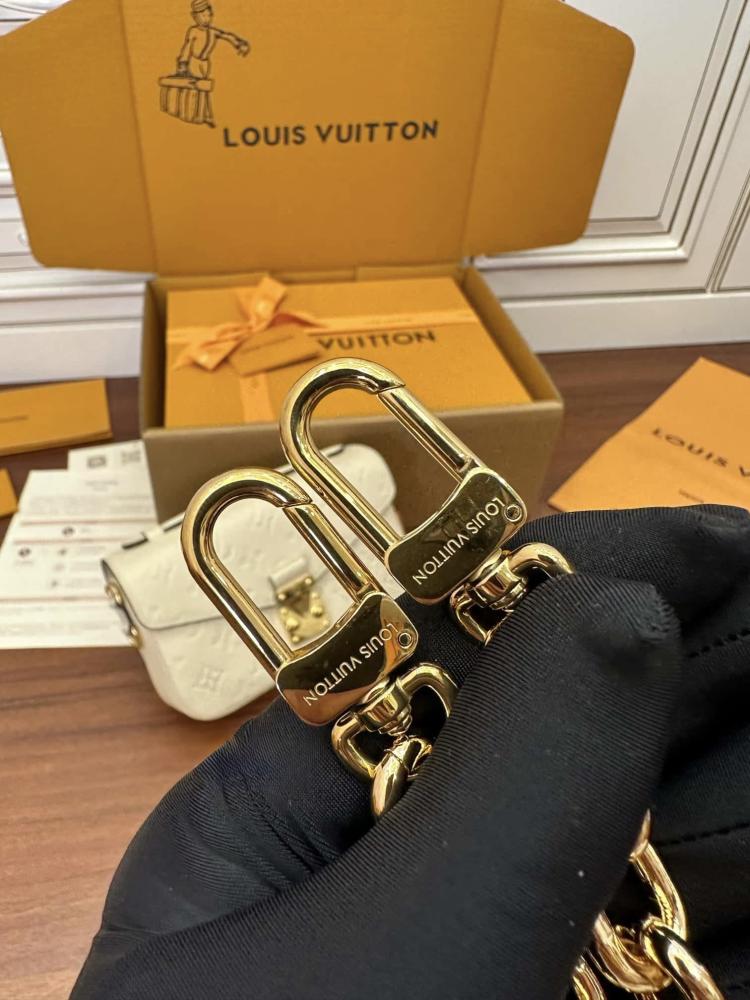 Louis Vuitton Pochette Métis East West