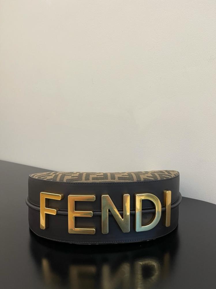 فندي Fendigraphy Small مقاس 29cm