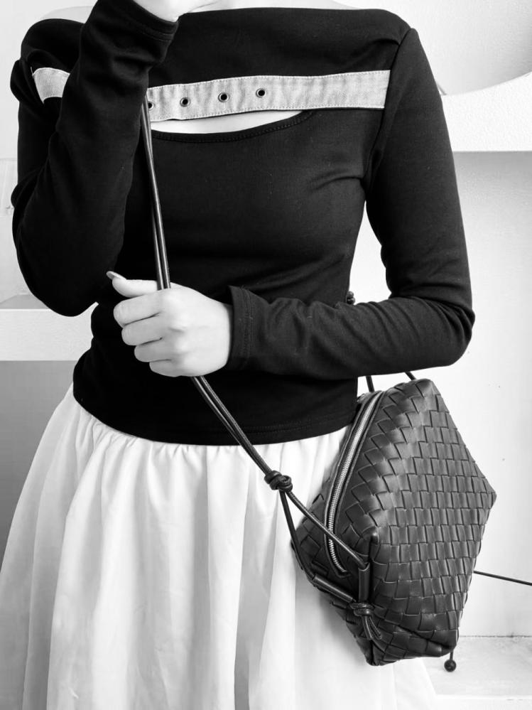 بوتيقا Loop small Bag مقاس 22cm