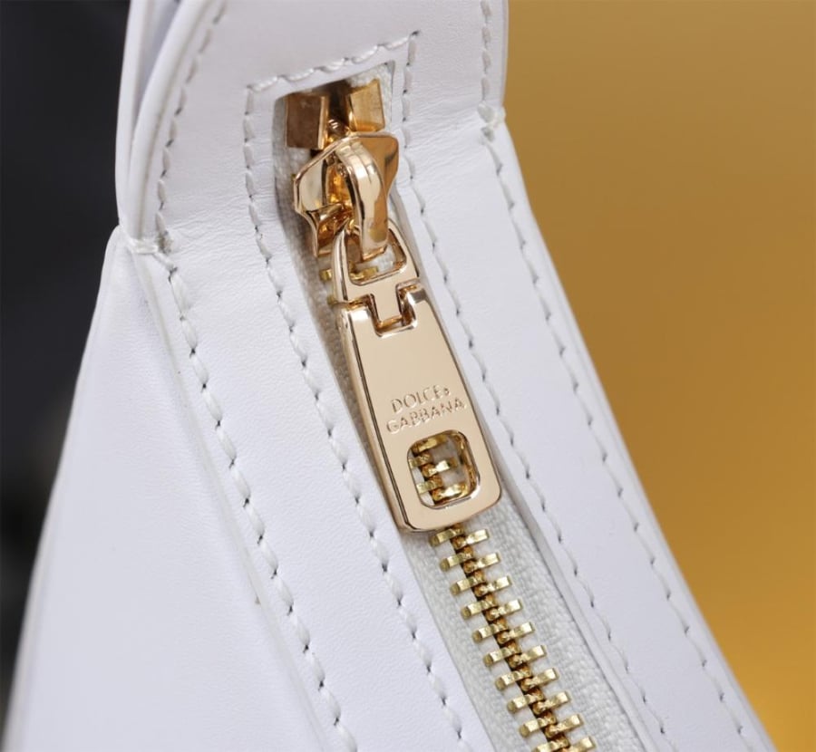 دولتشي شنطة 3.5 shoulder bag