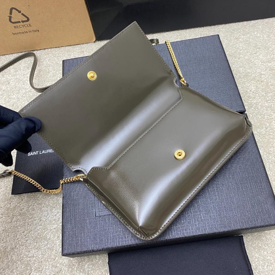 سان لوران CASSANDRE PHONE HOLDER IN SMOOTH LEATHER