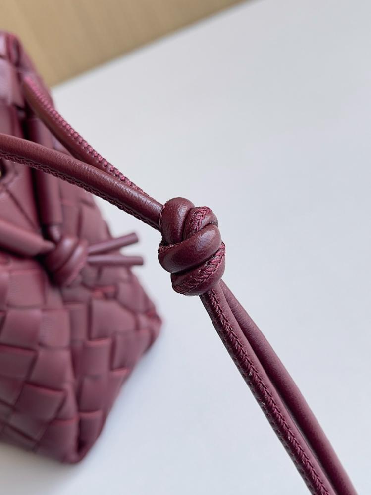 بوتيقا Loop small Bag مقاس 22cm