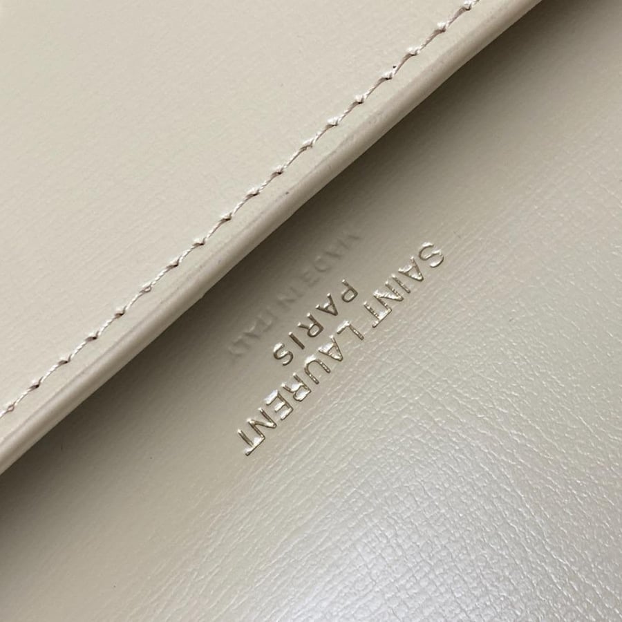 سان لوران CASSANDRE PHONE HOLDER IN SMOOTH LEATHER