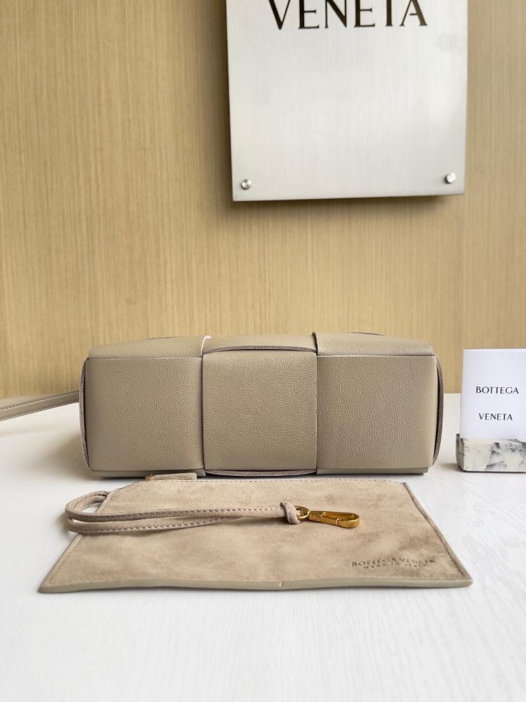 بوتيقا Mini Arco Tote مقاس 25cm