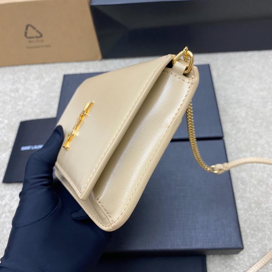 سان لوران CASSANDRE PHONE HOLDER IN SMOOTH LEATHER