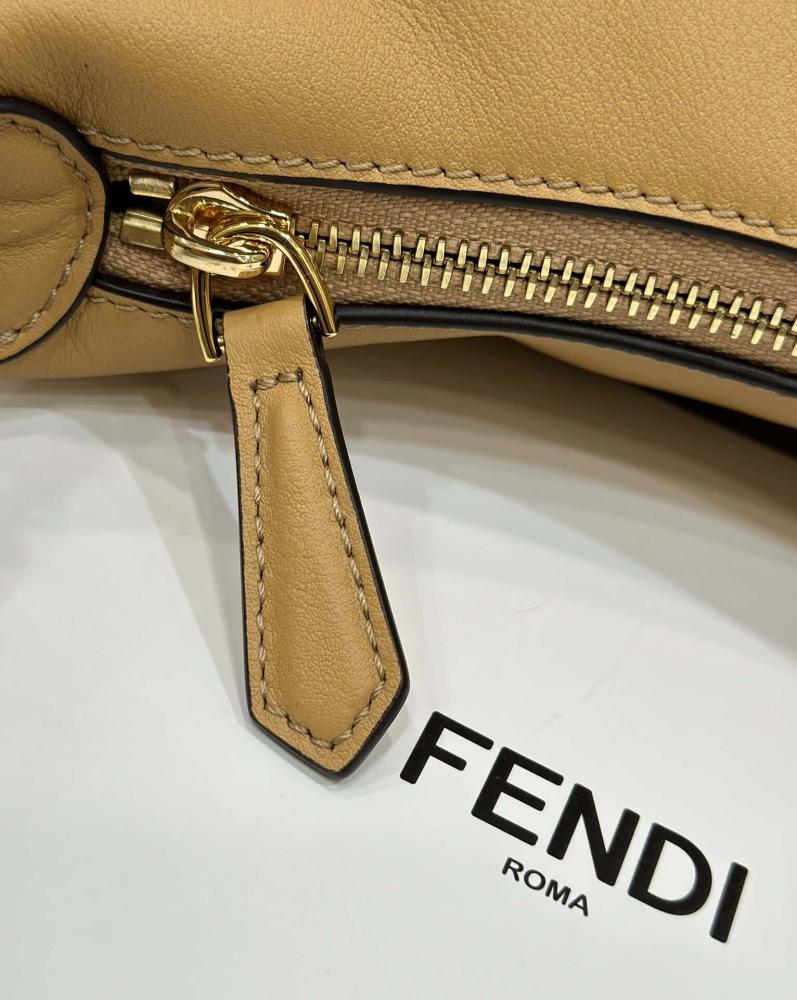 فندي قرافي سمول Fendigraphy Small مقاس 29cm