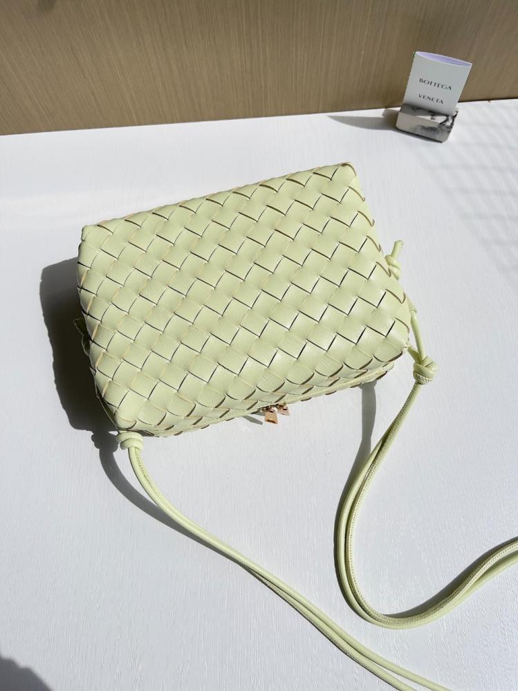 بوتيقا Loop small Bag مقاس 22cm