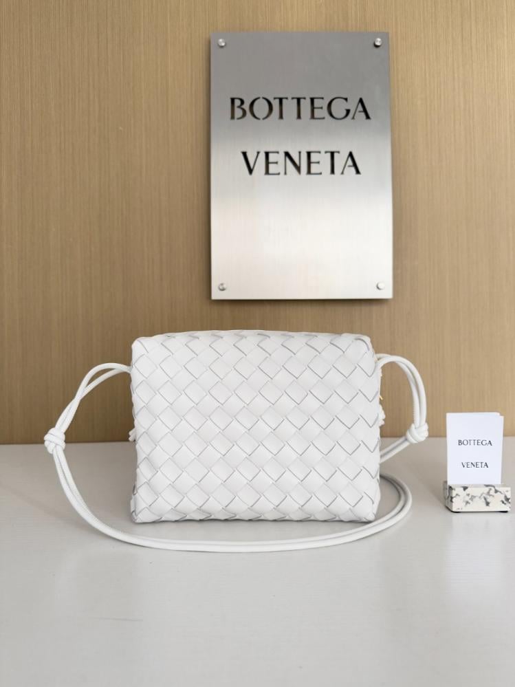 بوتيقا Loop small Bag مقاس 22cm
