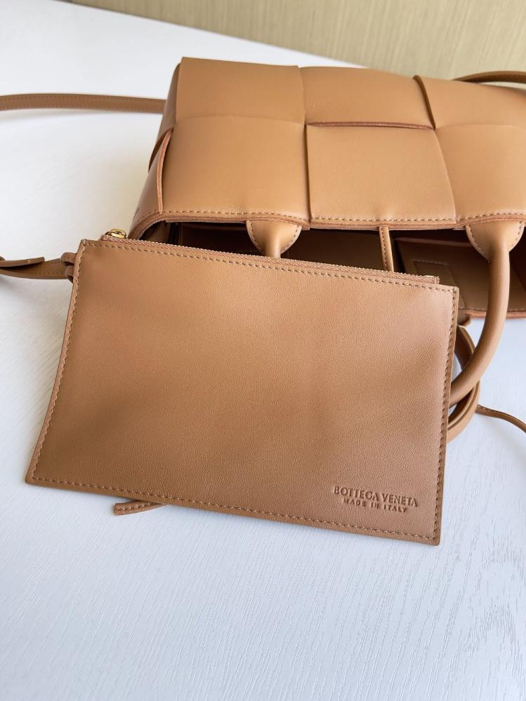 بوتيقا Mini Arco Tote مقاس 25cm