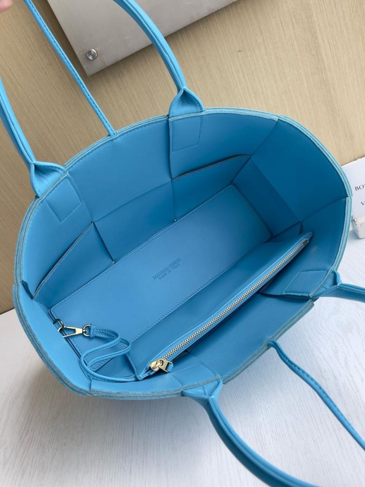 Boutique Small Arco Tote size 30cm