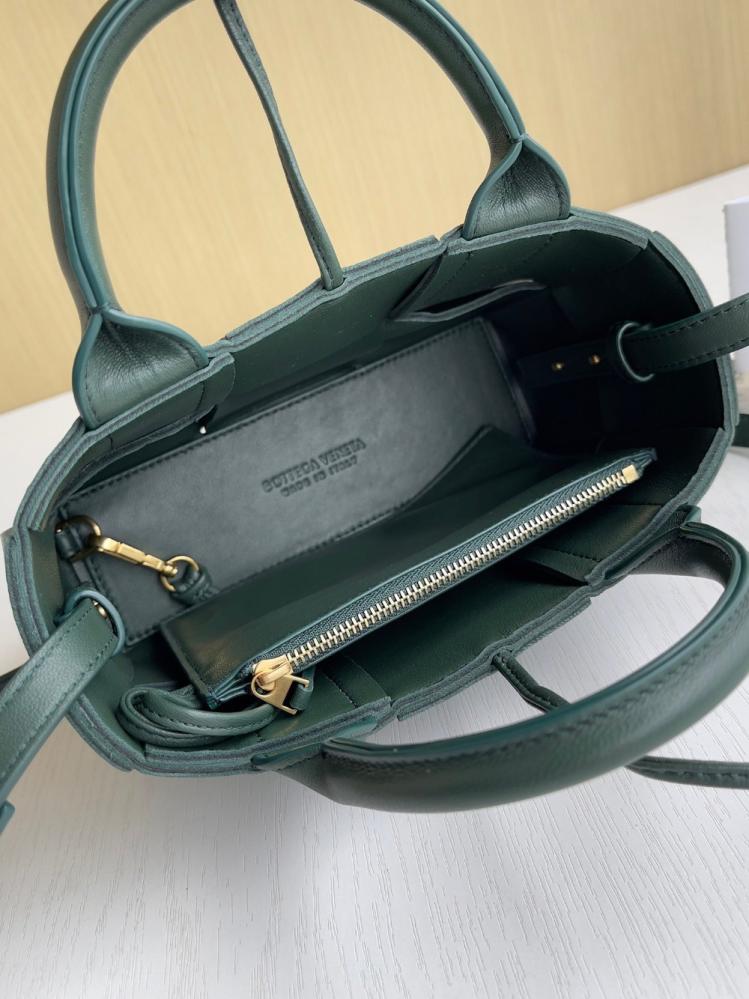 بوتيقا Candy Arco Tote مقاس 20cm